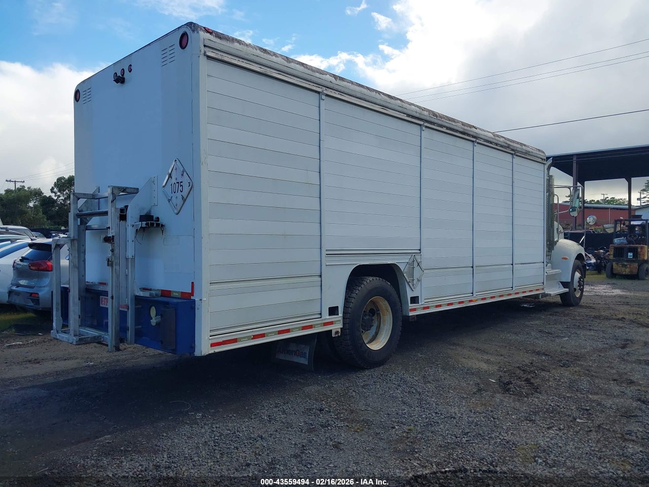 2014 PETERBILT 337 · 4/11