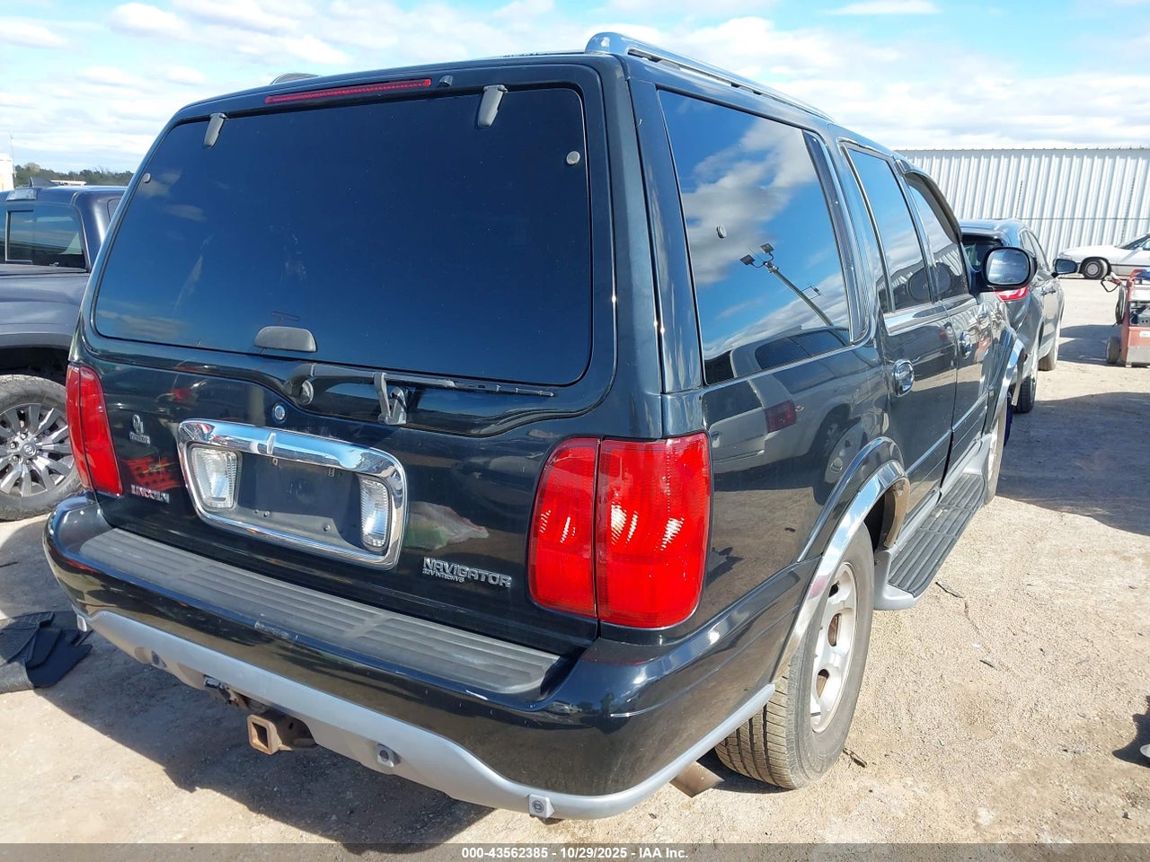 2001 LINCOLN NAVIGATOR · 4/11