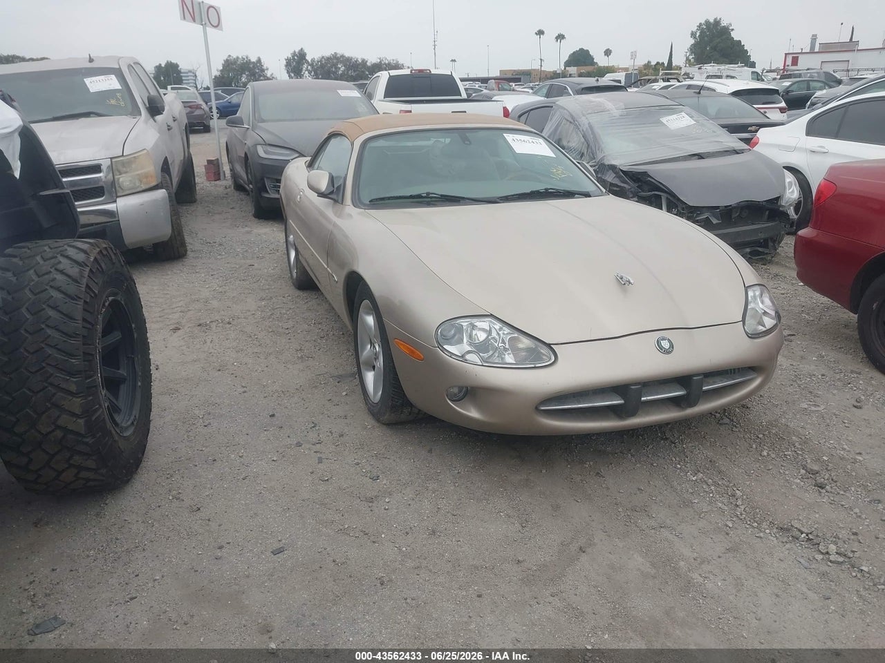 SAJJA42C0YN****** · 2000 JAGUAR XK8