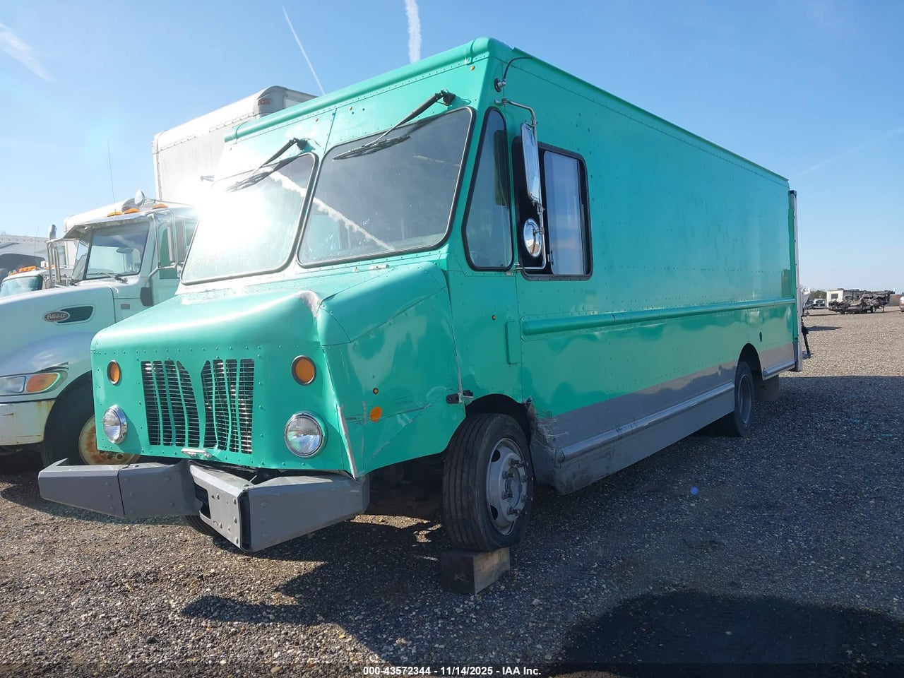 2021 FREIGHTLINER MT45G · 2/4