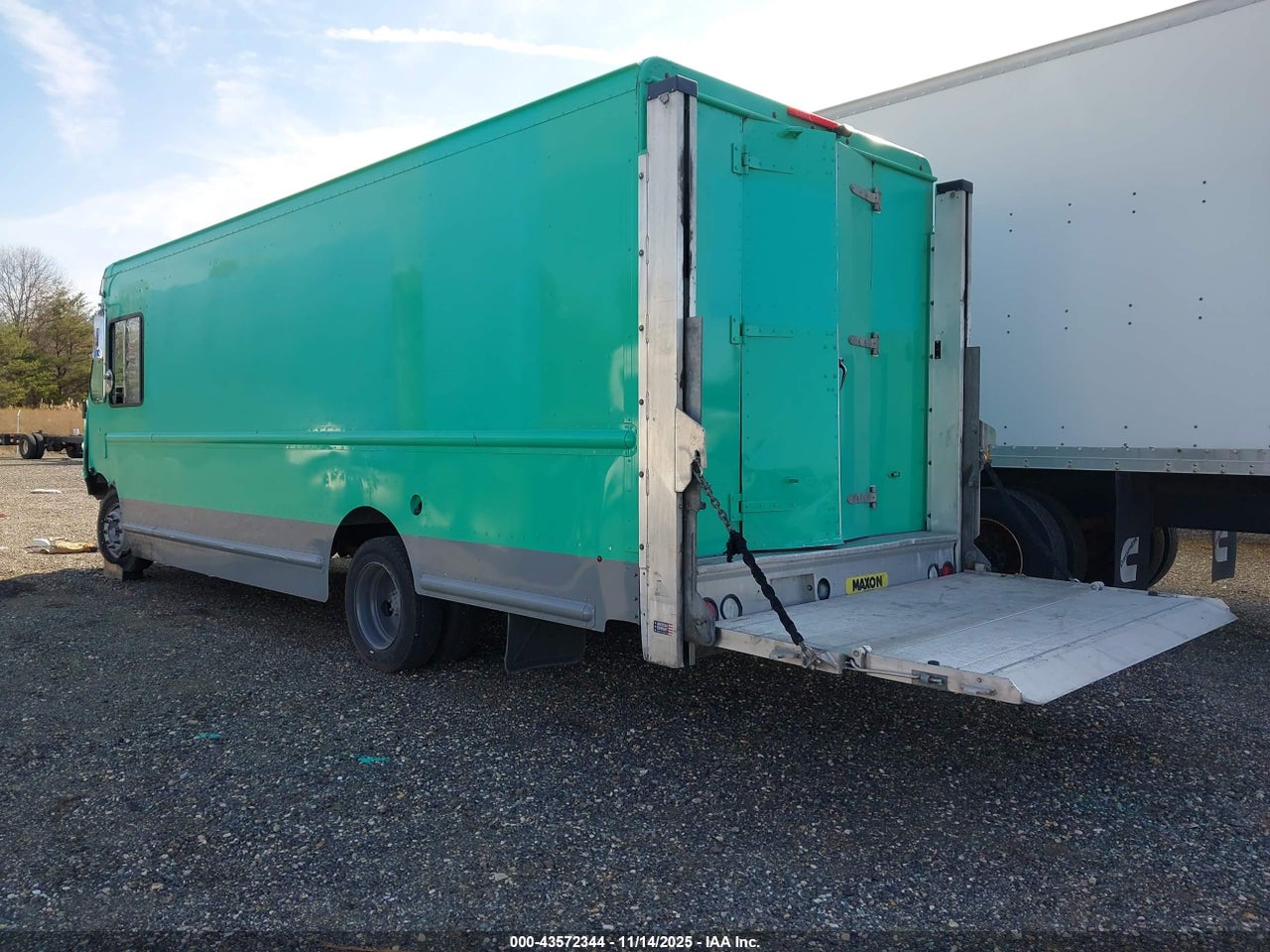 2021 FREIGHTLINER MT45G · 3/4