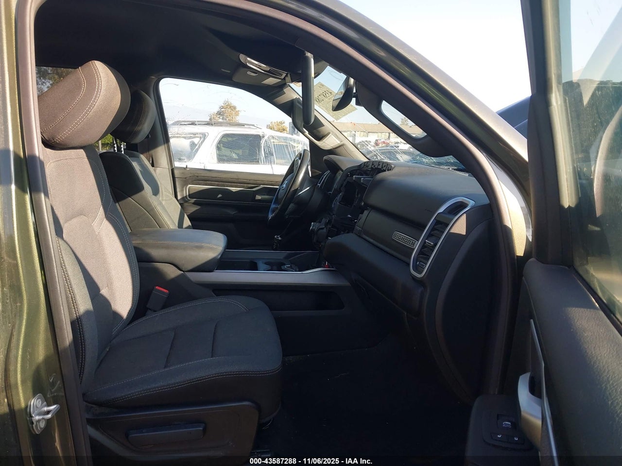 2021 RAM 1500 BIG HORN  4X4 5'7 BOX · 5/11