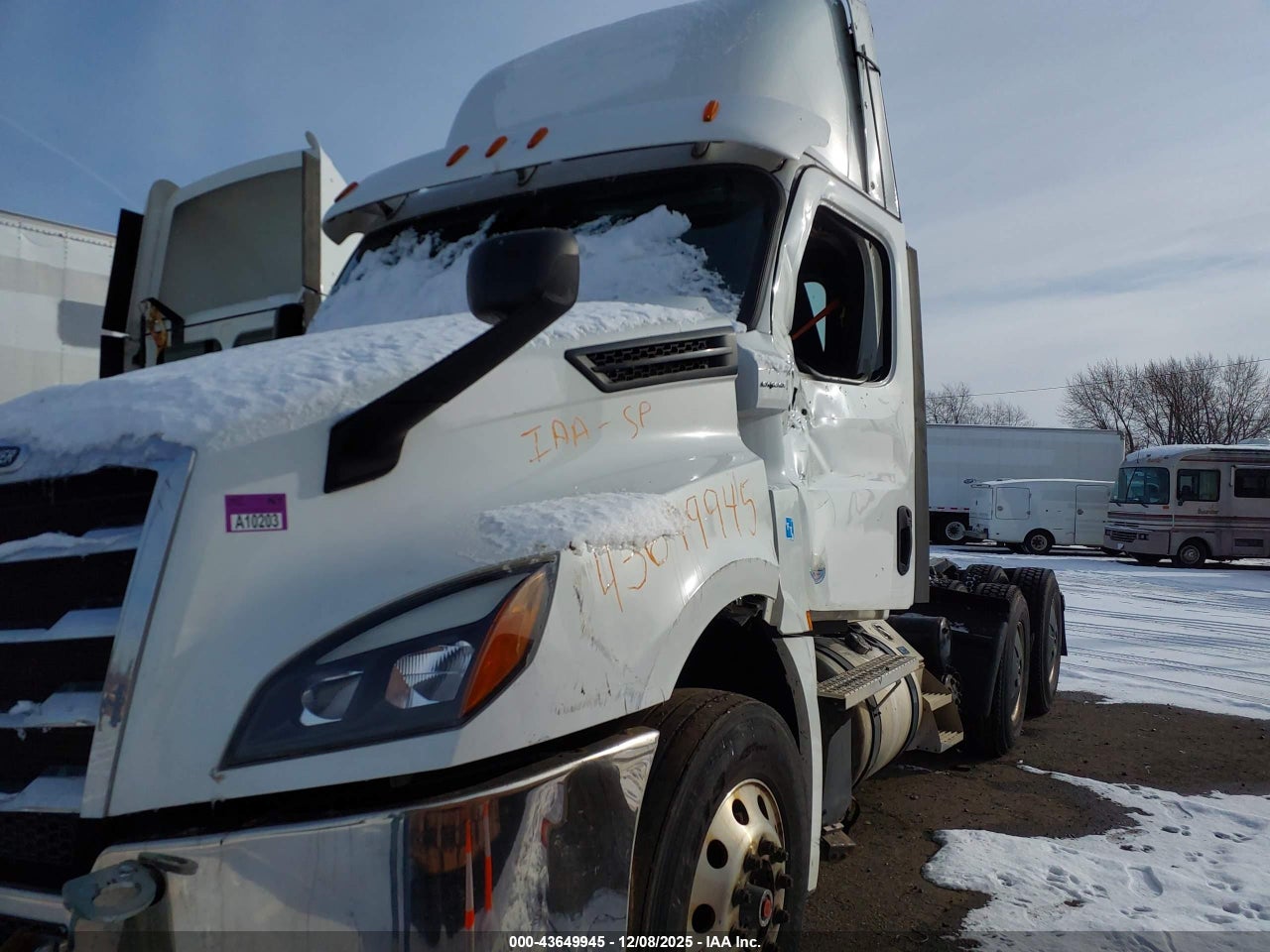 2020 FREIGHTLINER NEW CASCADIA 126 · 2/4