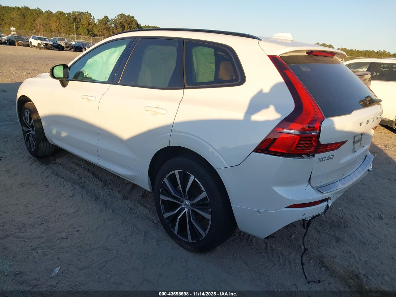 2024 VOLVO XC60 B5 ULTIMATE DARK THEME · 3/11