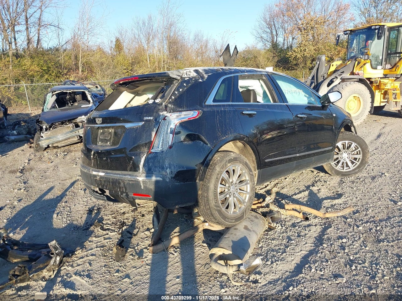 2017 CADILLAC XT5 LUXURY · 4/10
