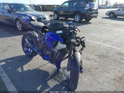 2023 YAMAHA YZFR1