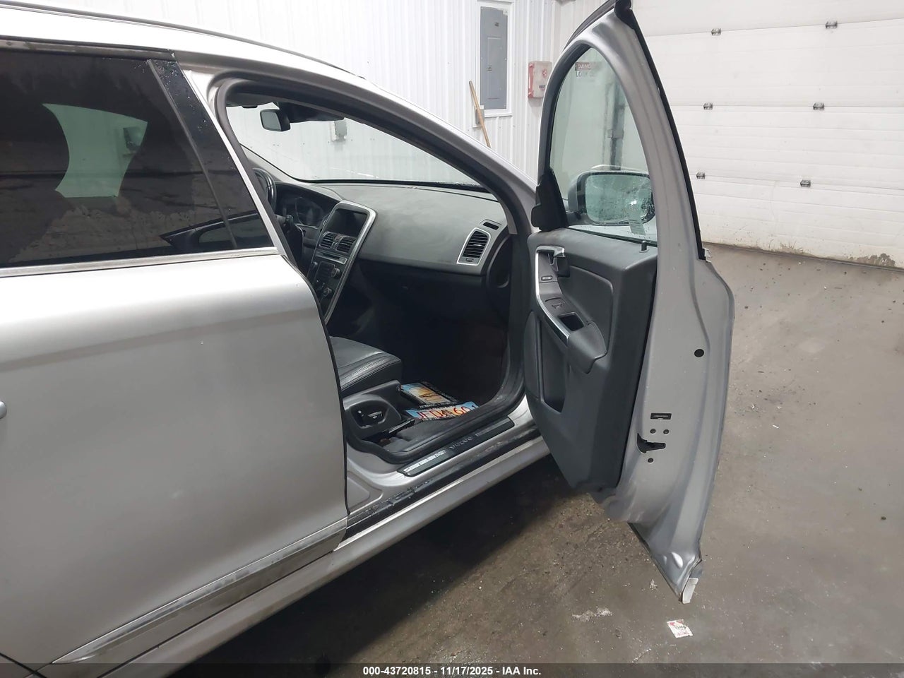 2014 VOLVO XC60 T6 PREMIER PLUS · 5/11