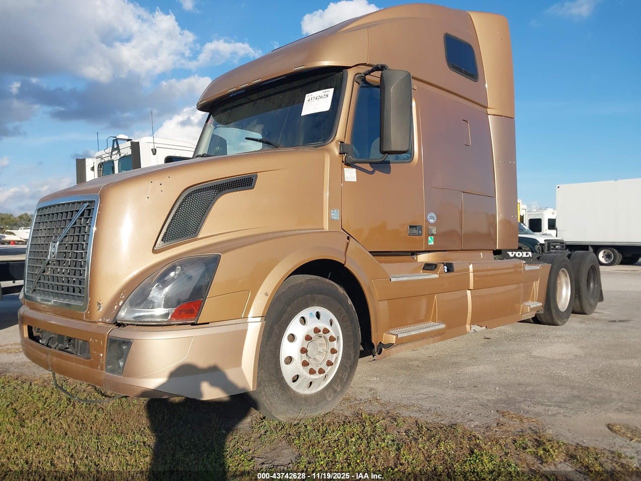 2018 VOLVO VNL · 2/4