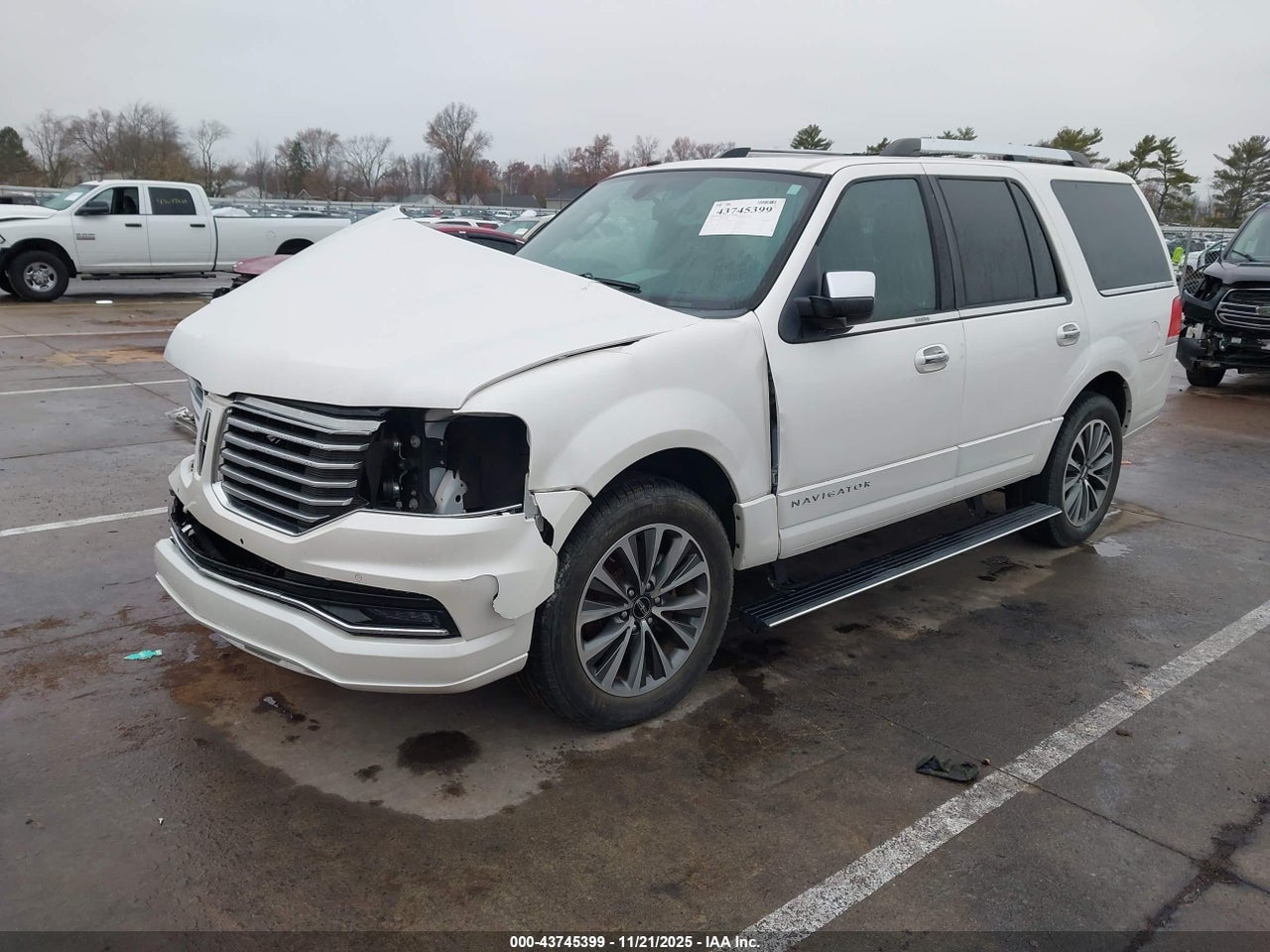 2017 LINCOLN NAVIGATOR SELECT · 2/11