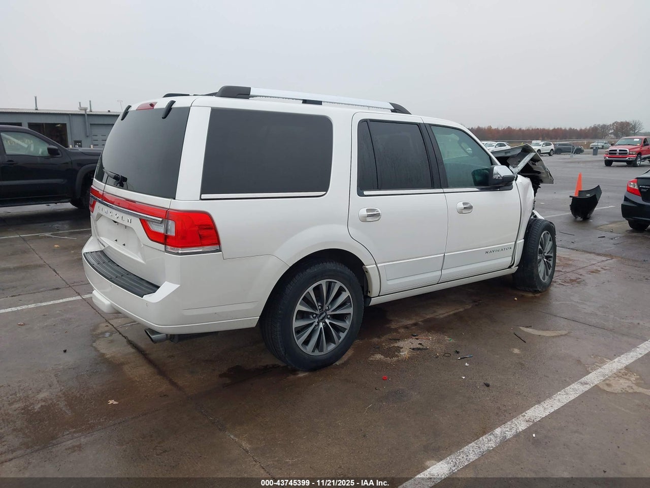 2017 LINCOLN NAVIGATOR SELECT · 4/11