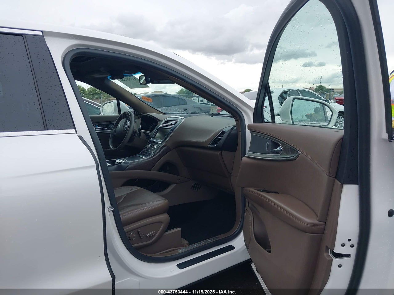 2016 LINCOLN MKX RESERVE · 5/11