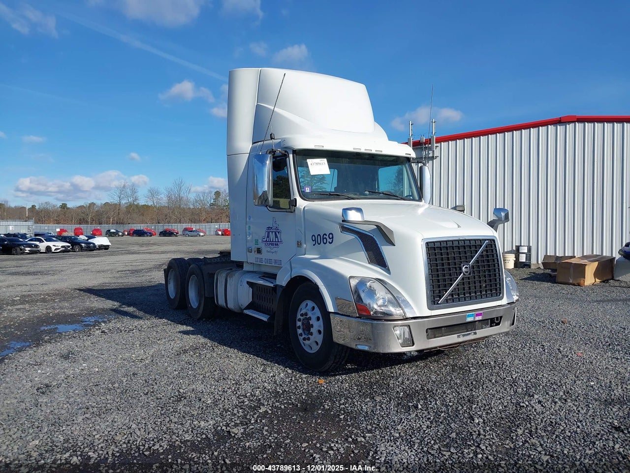 4V4NC9EG0FN****** · 2015 VOLVO VN VNL