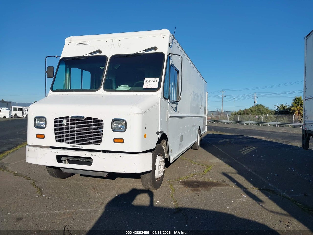 2012 FREIGHTLINER CHASSIS M LINE WALK-IN VAN · 2/4