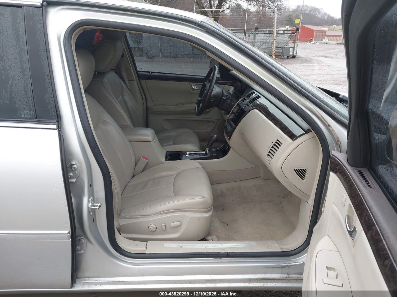 2010 CADILLAC DTS LUXURY COLLECTION · 5/11