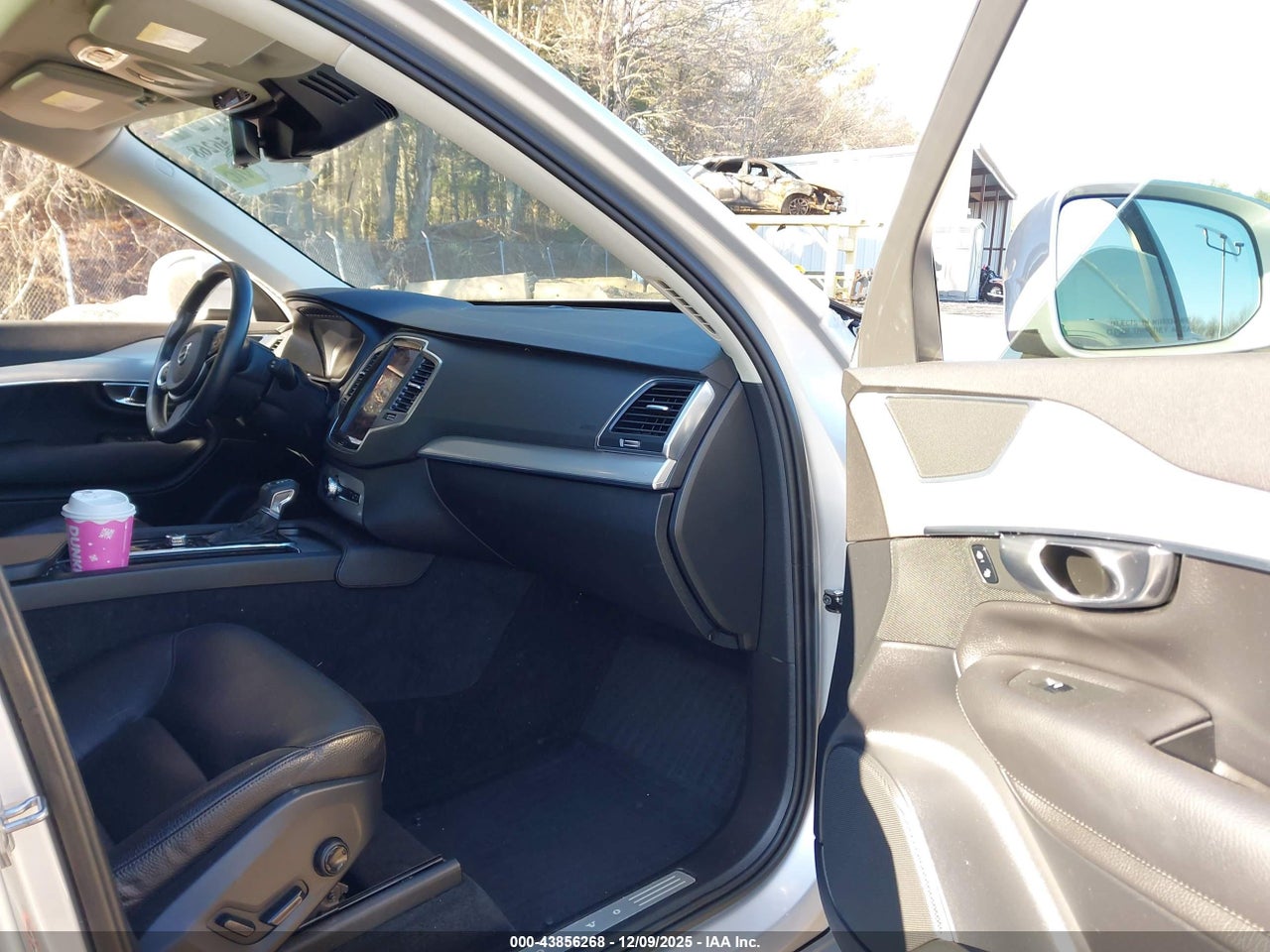 2016 VOLVO XC90 T6 MOMENTUM · 5/11