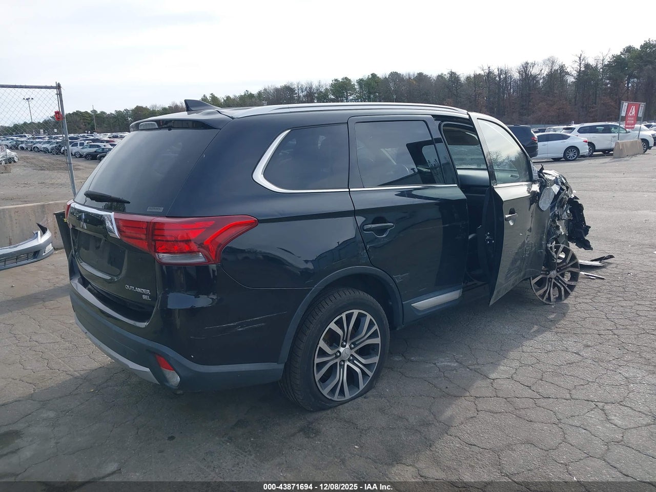 2017 MITSUBISHI OUTLANDER SE/SEL · 4/10