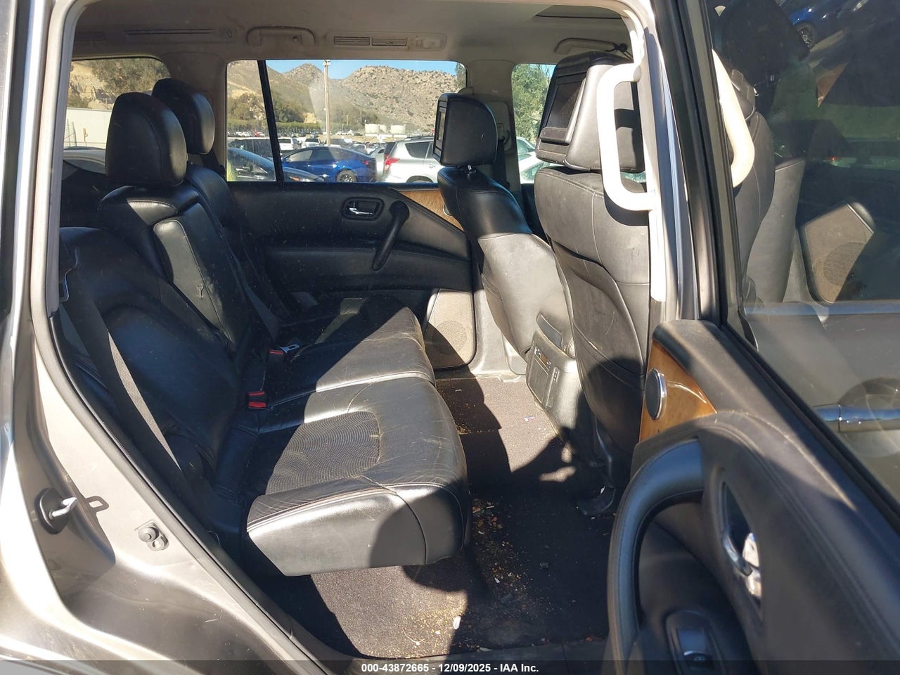 2013 INFINITI QX56   · 8/11