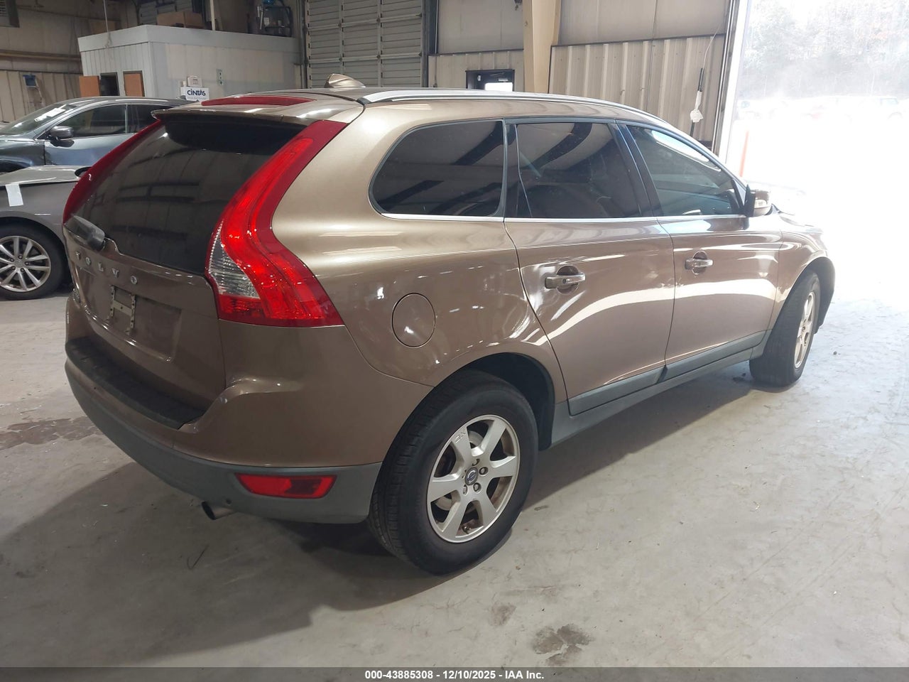 2011 VOLVO XC60 3.2 · 4/11