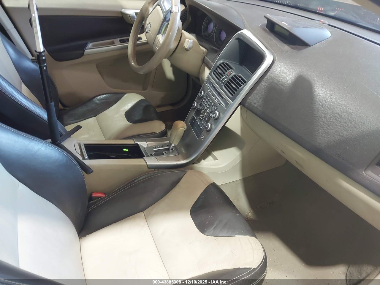 2011 VOLVO XC60 3.2 · 5/11