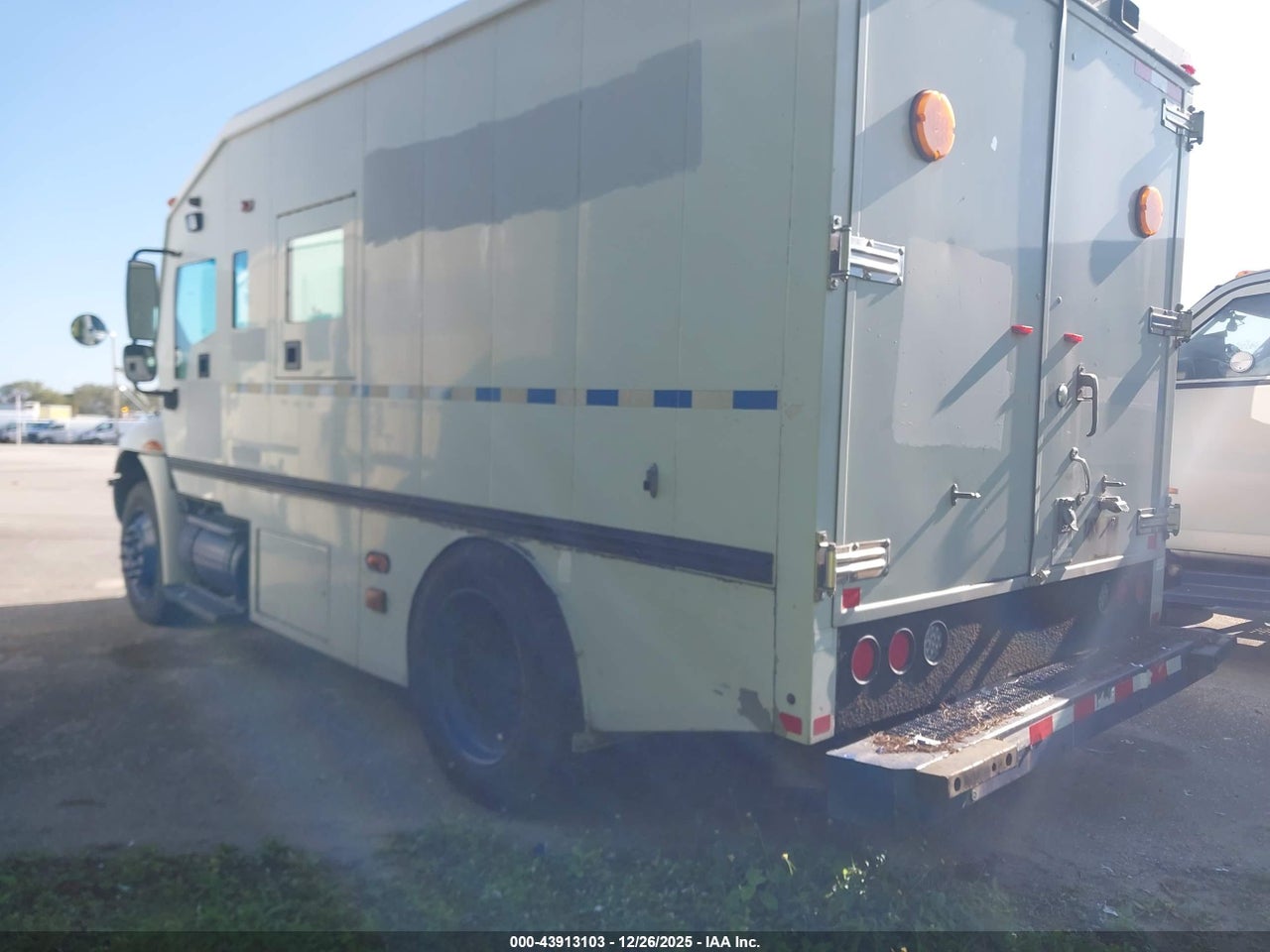2011 INTERNATIONAL 4000 4300 LP · 3/4
