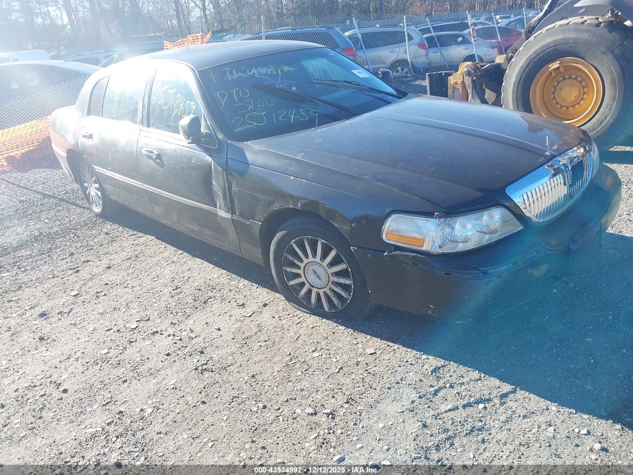 1LNHM81W94Y****** · 2004 LINCOLN TOWN CAR SIGNATURE
