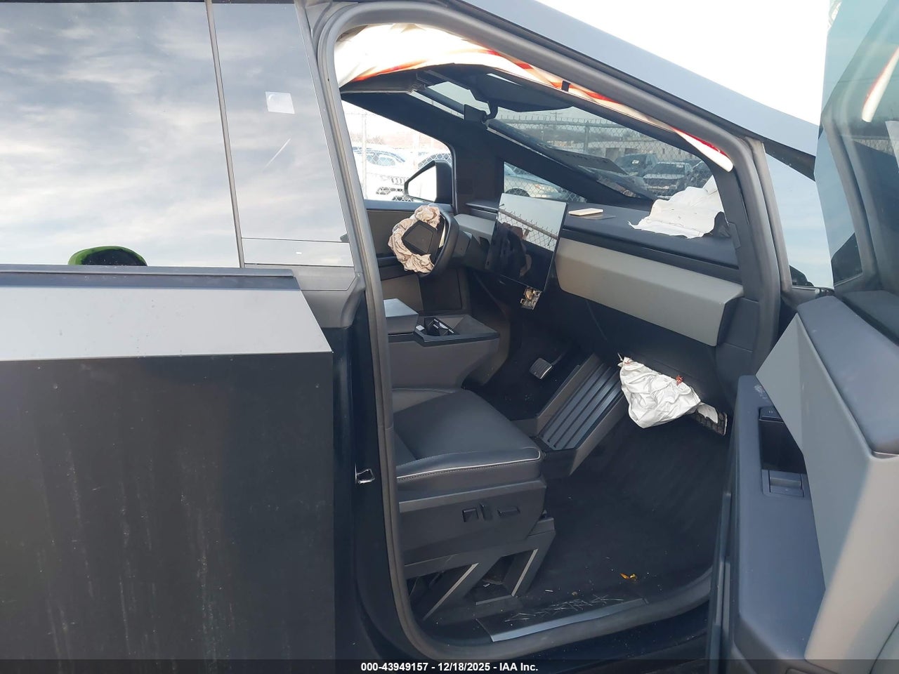 2024 TESLA CYBERTRUCK ALL-WHEEL DRIVE · 5/11