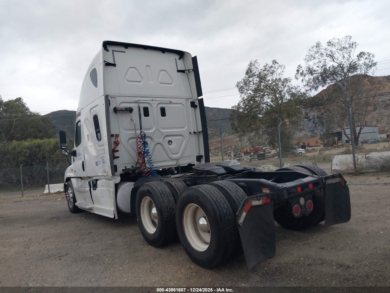 2014 FREIGHTLINER CASCADIA 125 · 3/4