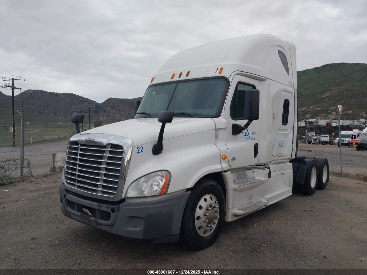 2014 FREIGHTLINER CASCADIA 125 · 2/4