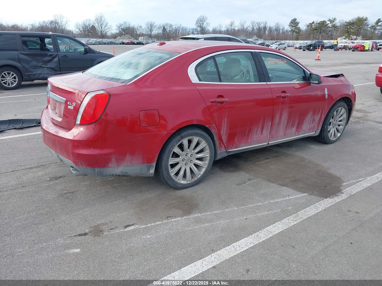 2009 LINCOLN MKS   · 4/10