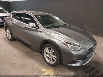 SJKCH5CP6JA****** · 2018 INFINITI QX30 LUXURY