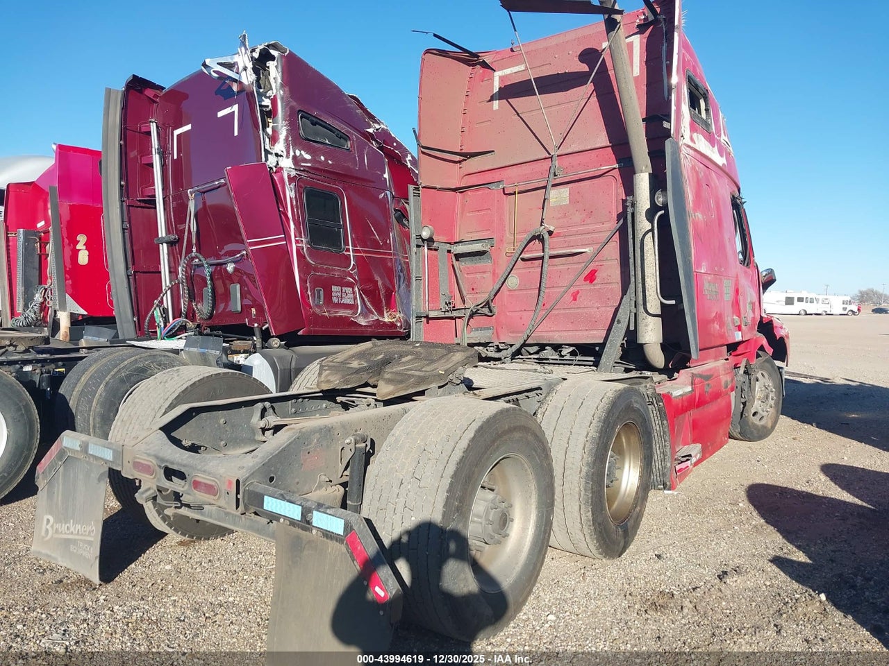 2017 VOLVO VNL · 4/11