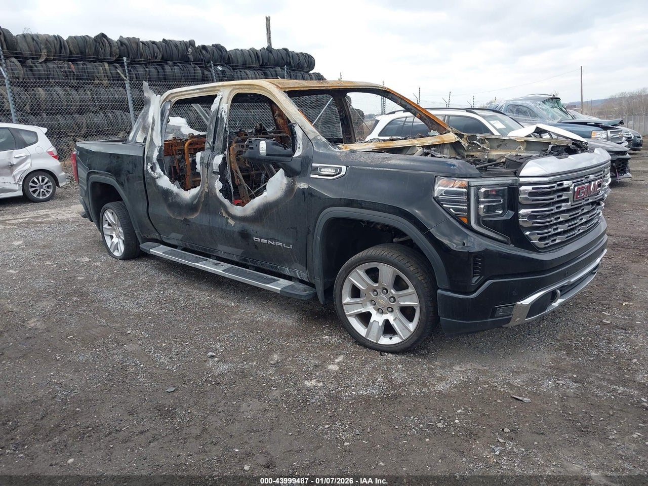 3GTUUGE88RG****** · 2024 GMC SIERRA 1500 4WD  SHORT BOX DENALI