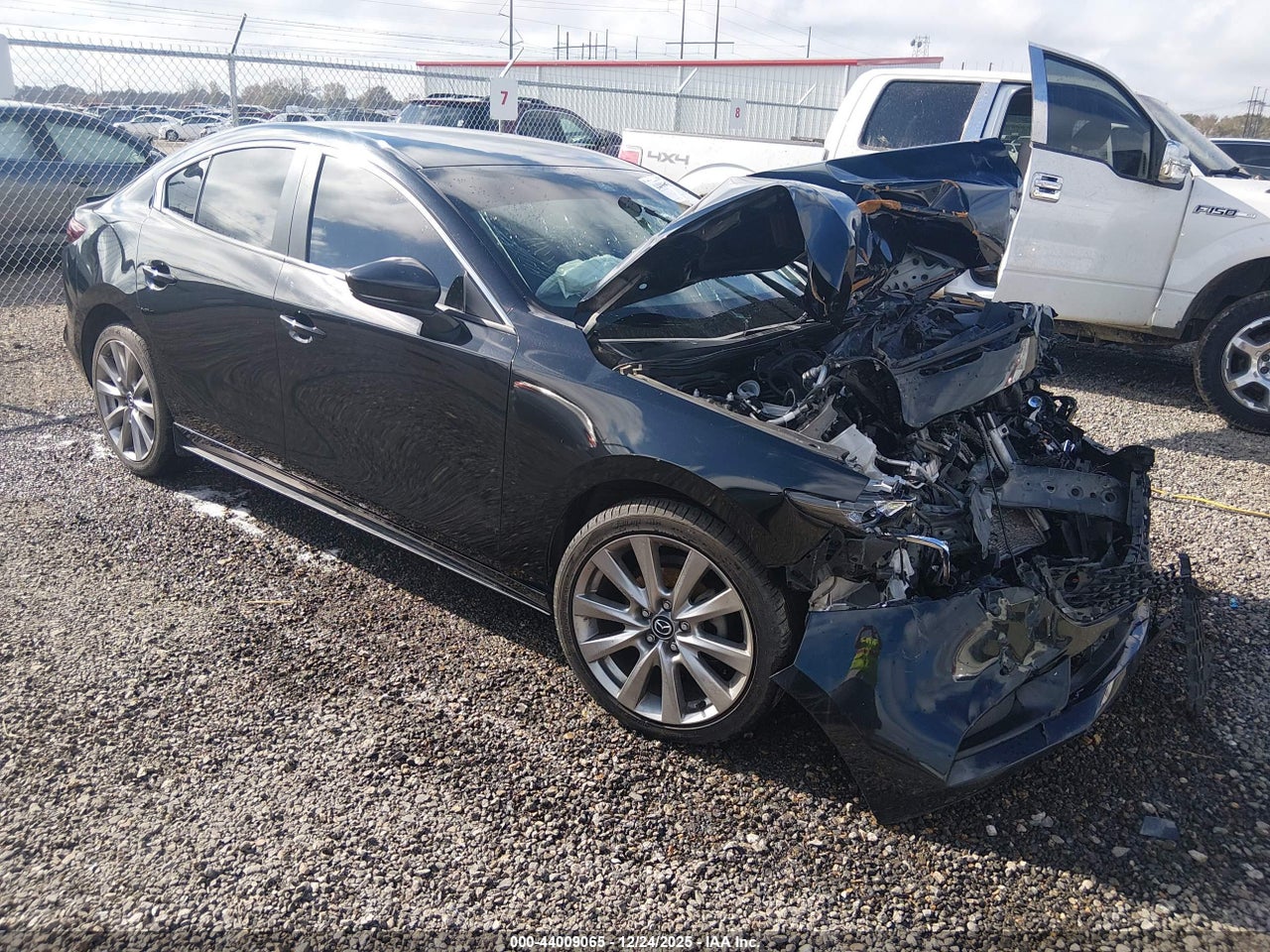JM1BPABL7M1****** · 2021 MAZDA MAZDA3 SELECT