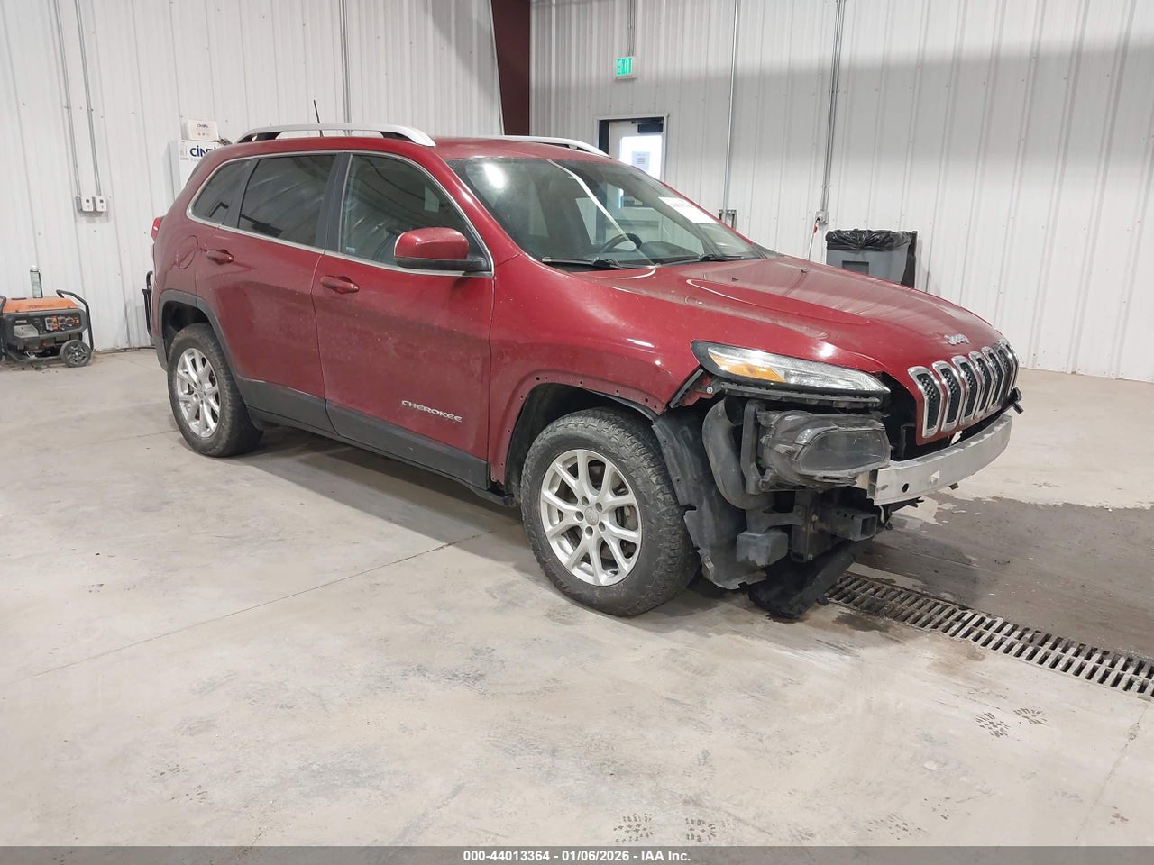 1C4PJMCS2HW****** · 2017 JEEP CHEROKEE LATITUDE 4X4