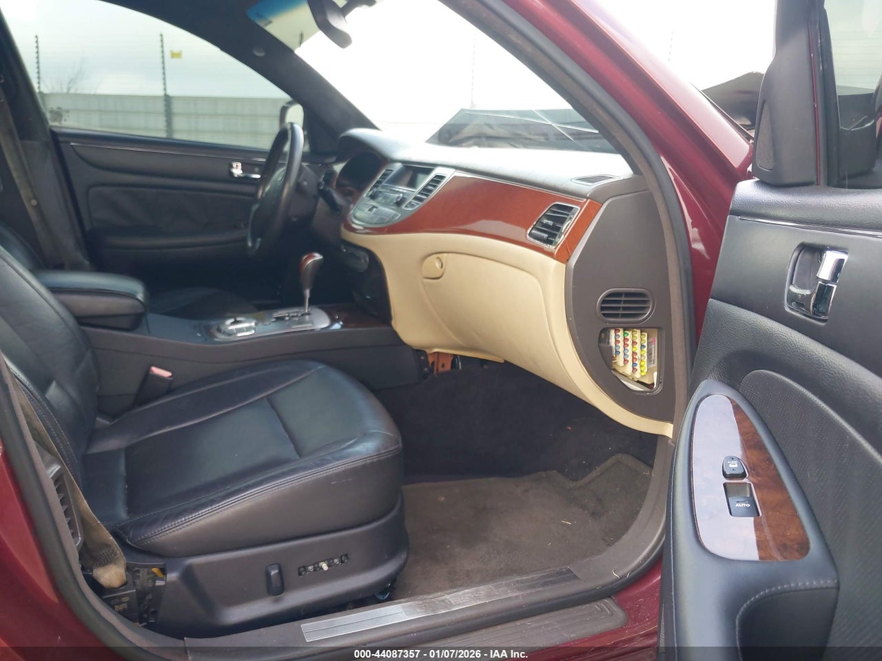 2012 HYUNDAI GENESIS 3.8 · 5/11