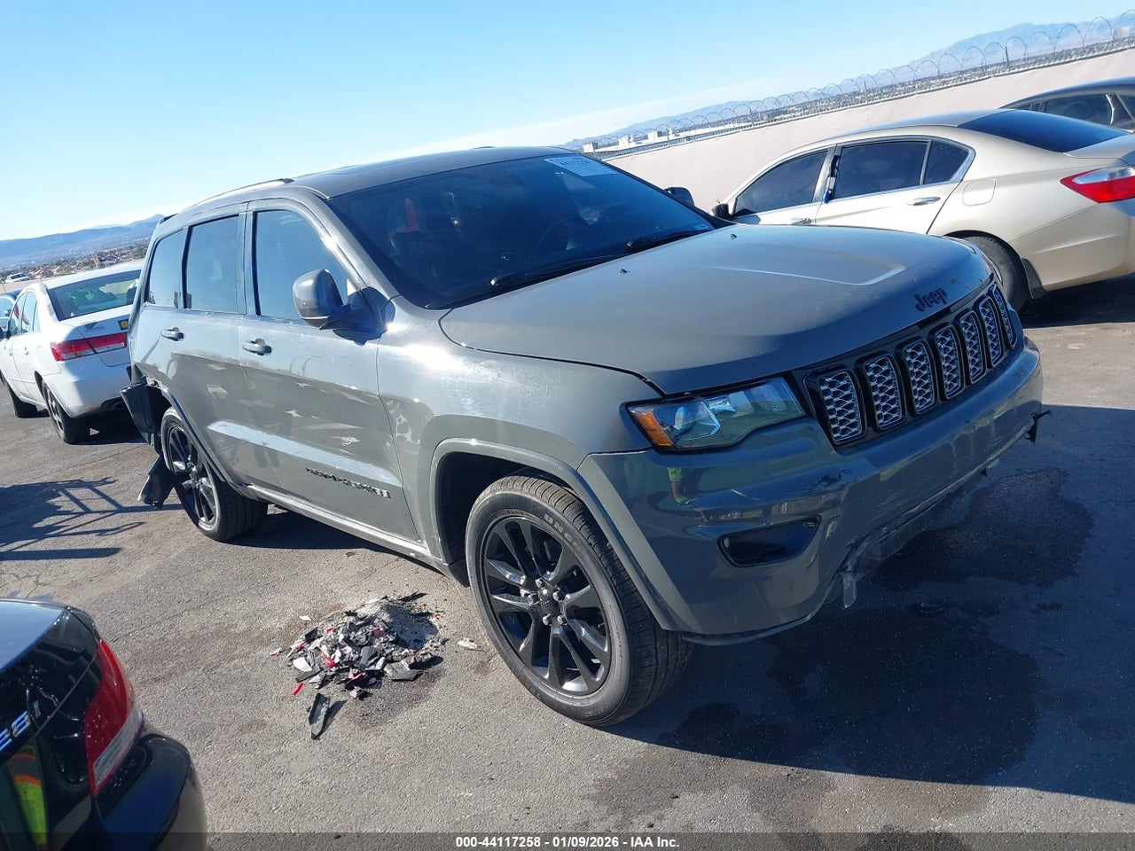 1C4RJFAG2KC****** · 2019 JEEP GRAND CHEROKEE ALTITUDE 4X4