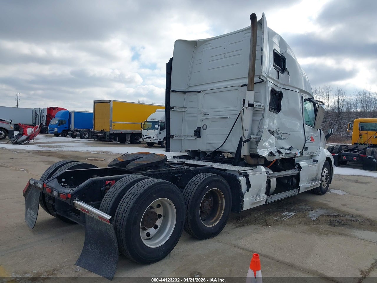 2023 VOLVO VNL · 4/4
