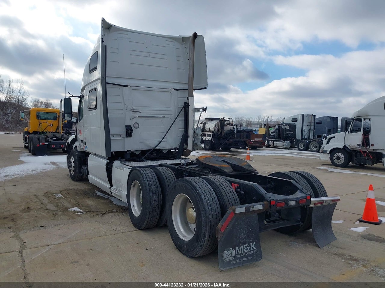 2023 VOLVO VNL · 3/4