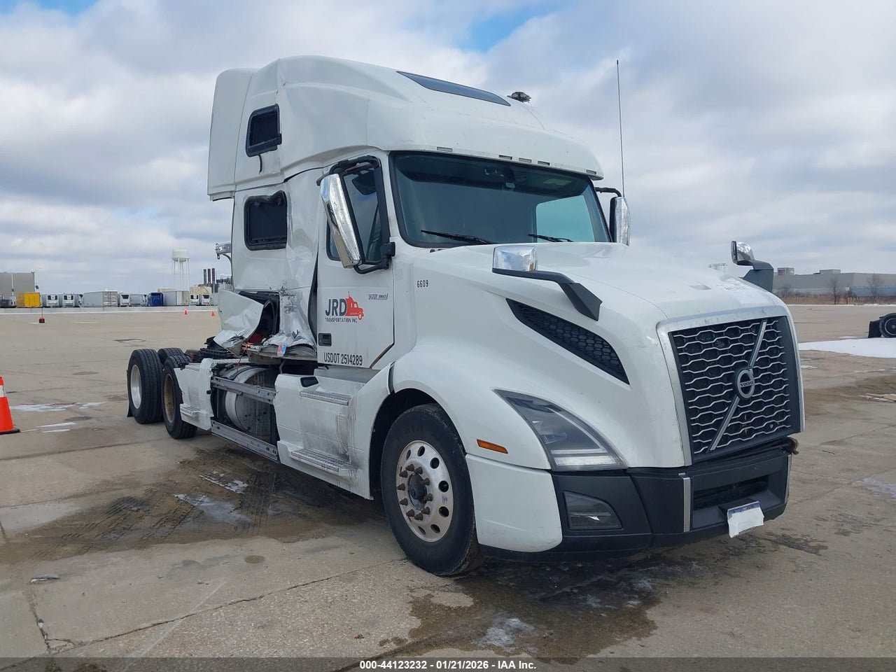 2023 VOLVO VNL