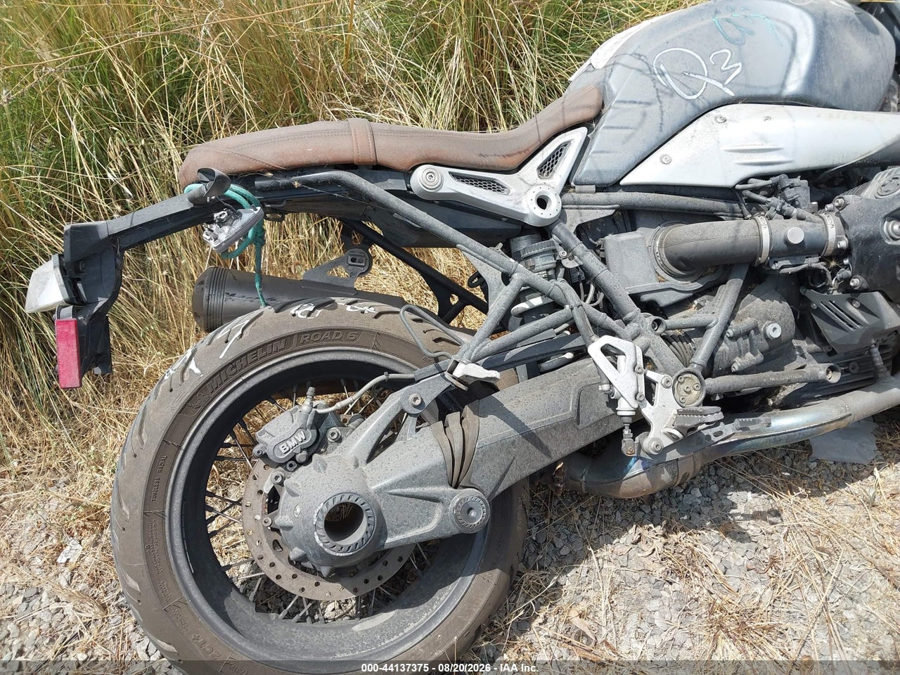 2020 BMW R NINE T SCRAMBLER · 4/11