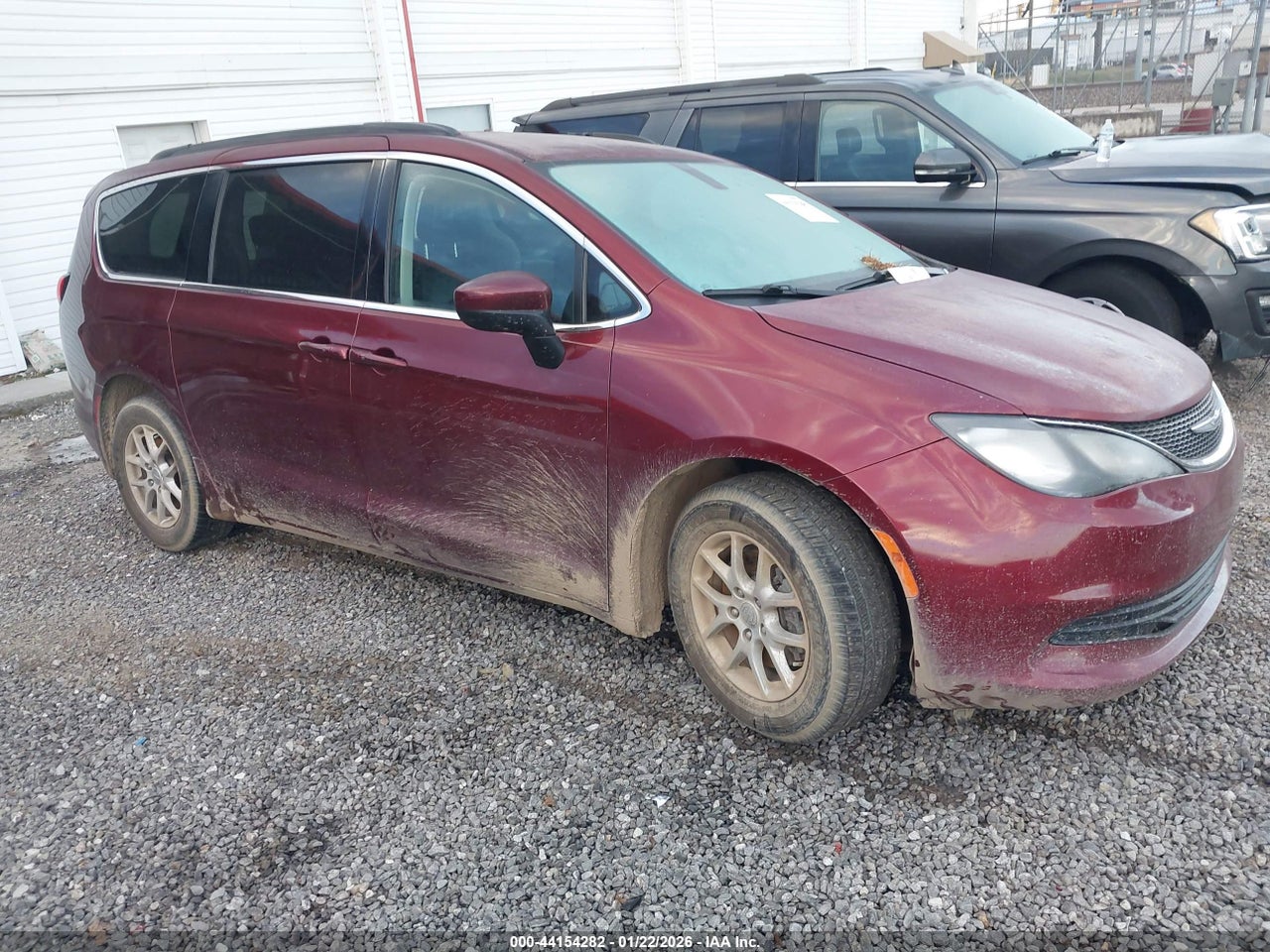 2C4RC1DG7LR****** · 2020 CHRYSLER VOYAGER LXI