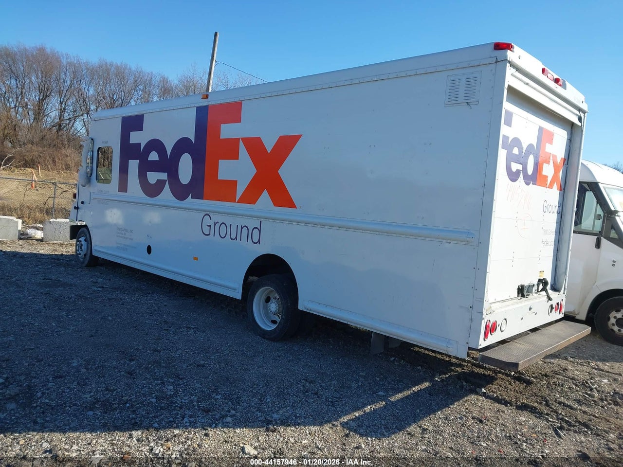 2004 FREIGHTLINER CHASSIS M LINE WALK-IN VAN · 3/4