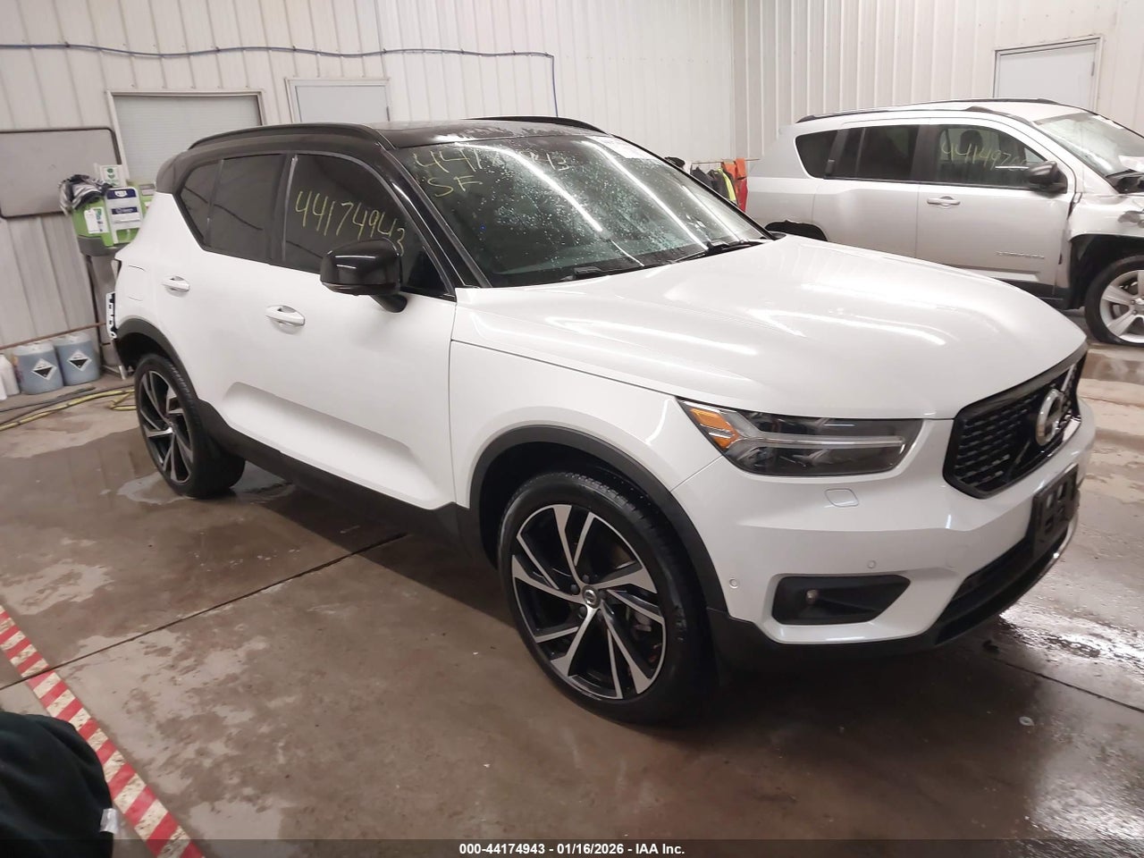YV4162UM3M2****** · 2021 VOLVO XC40 T5 R-DESIGN