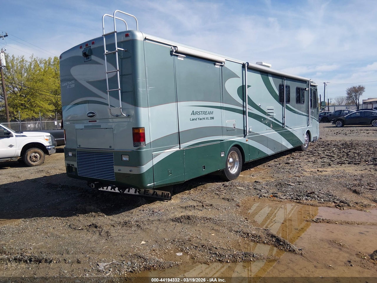 2001 FREIGHTLINER CHASSIS X LINE MOTOR HOME · 4/11