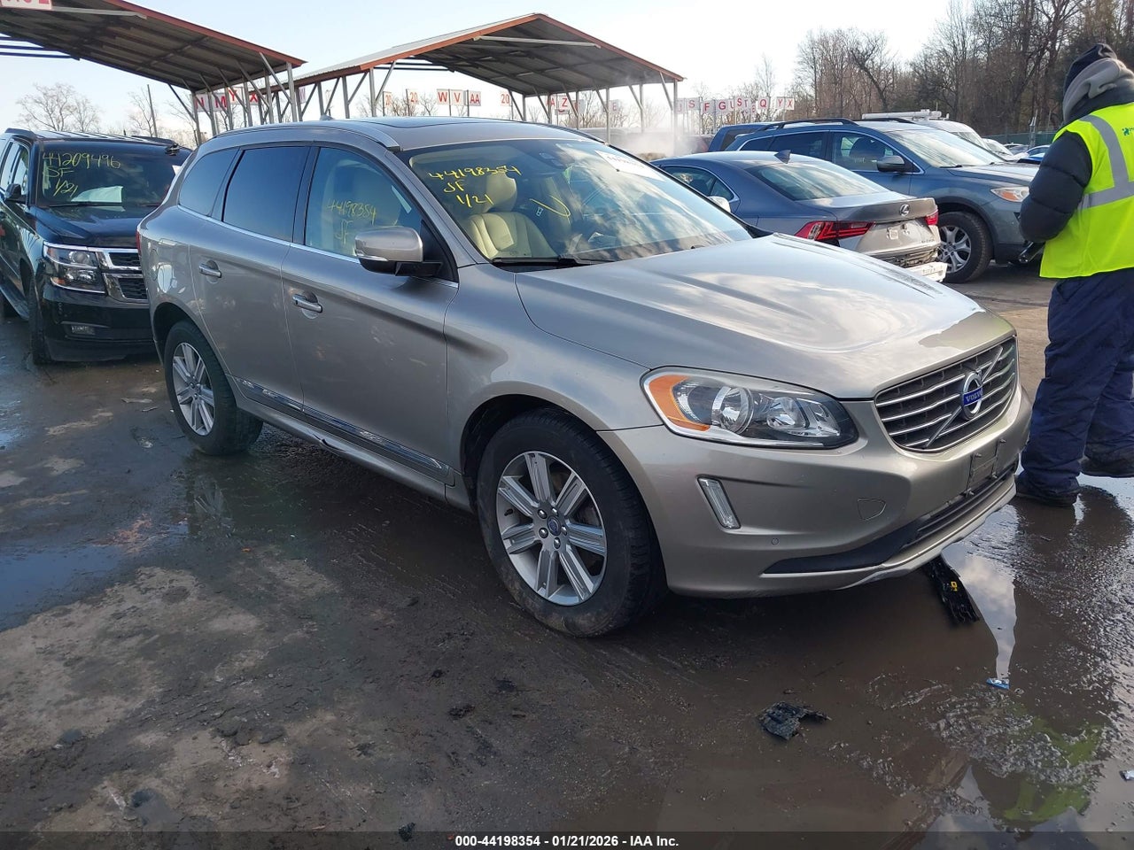 YV449MRK1G2****** · 2016 VOLVO XC60 T6 DRIVE-E