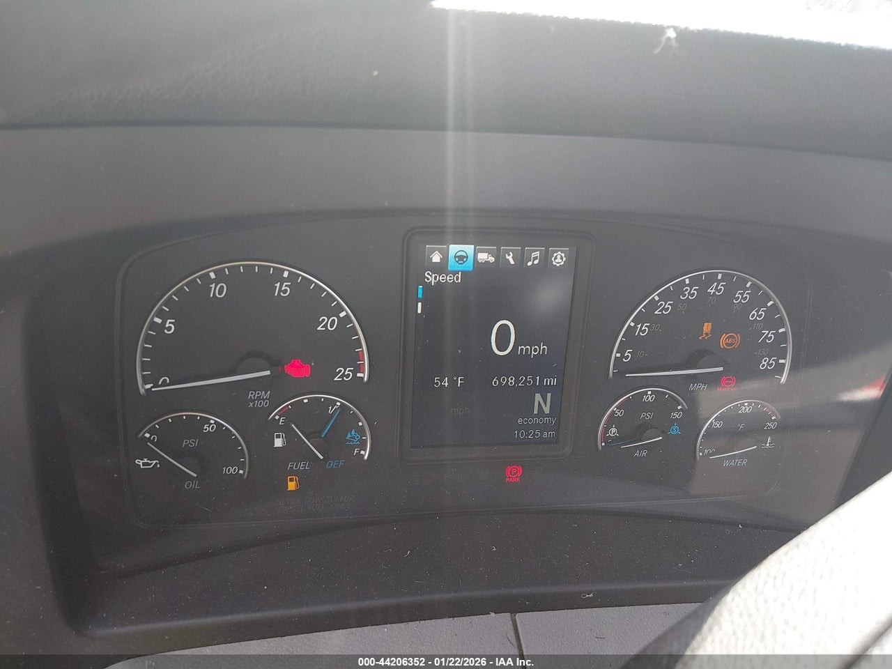 2022 FREIGHTLINER NEW CASCADIA 126 · 6/11