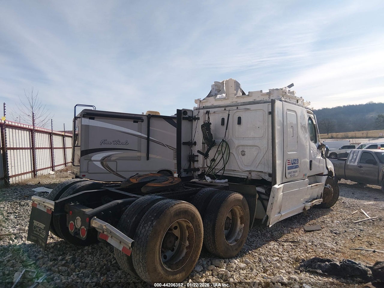 2022 FREIGHTLINER NEW CASCADIA 126 · 4/11