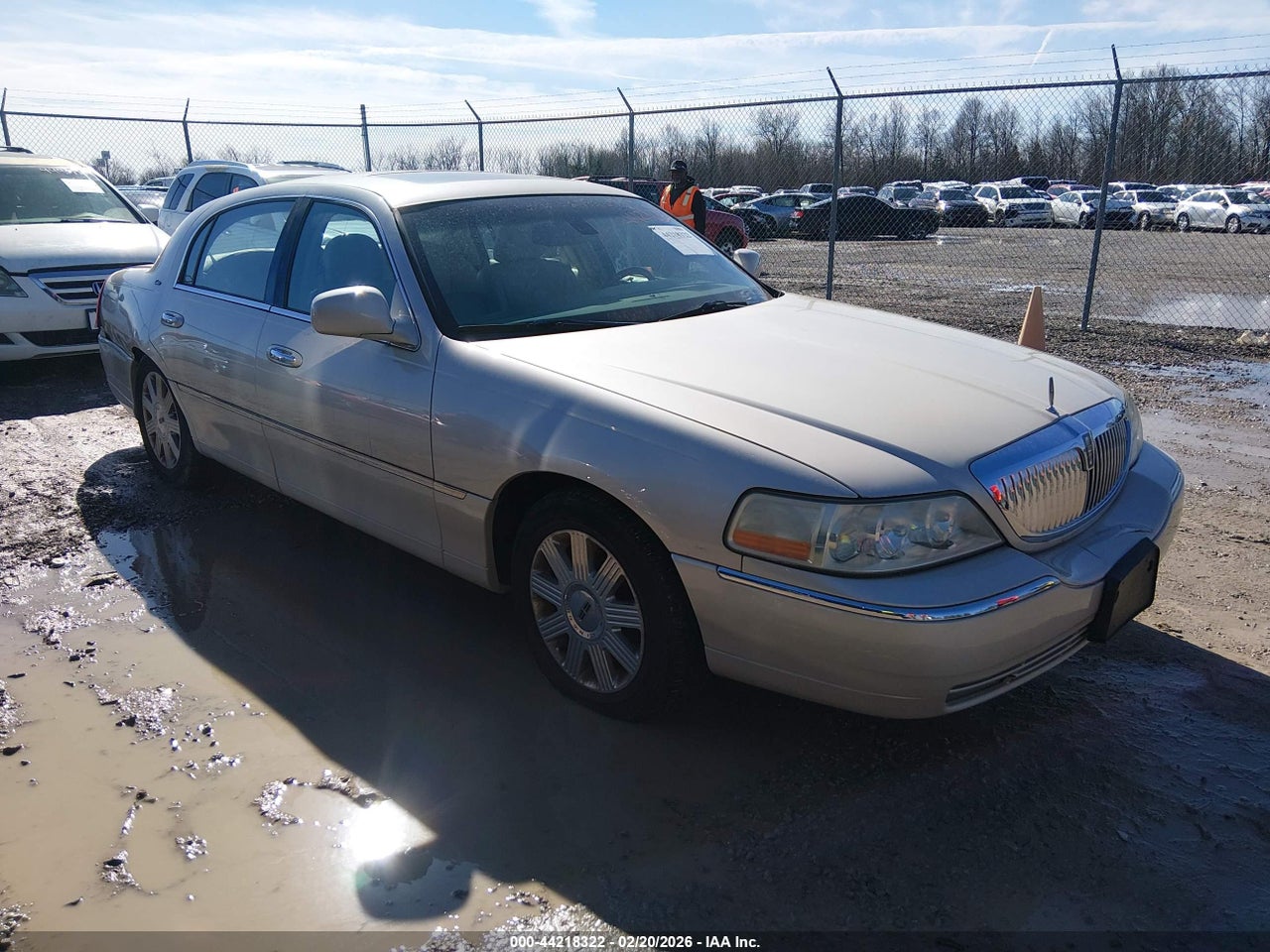 1LNHM83W83Y****** · 2003 LINCOLN TOWN CAR CARTIER