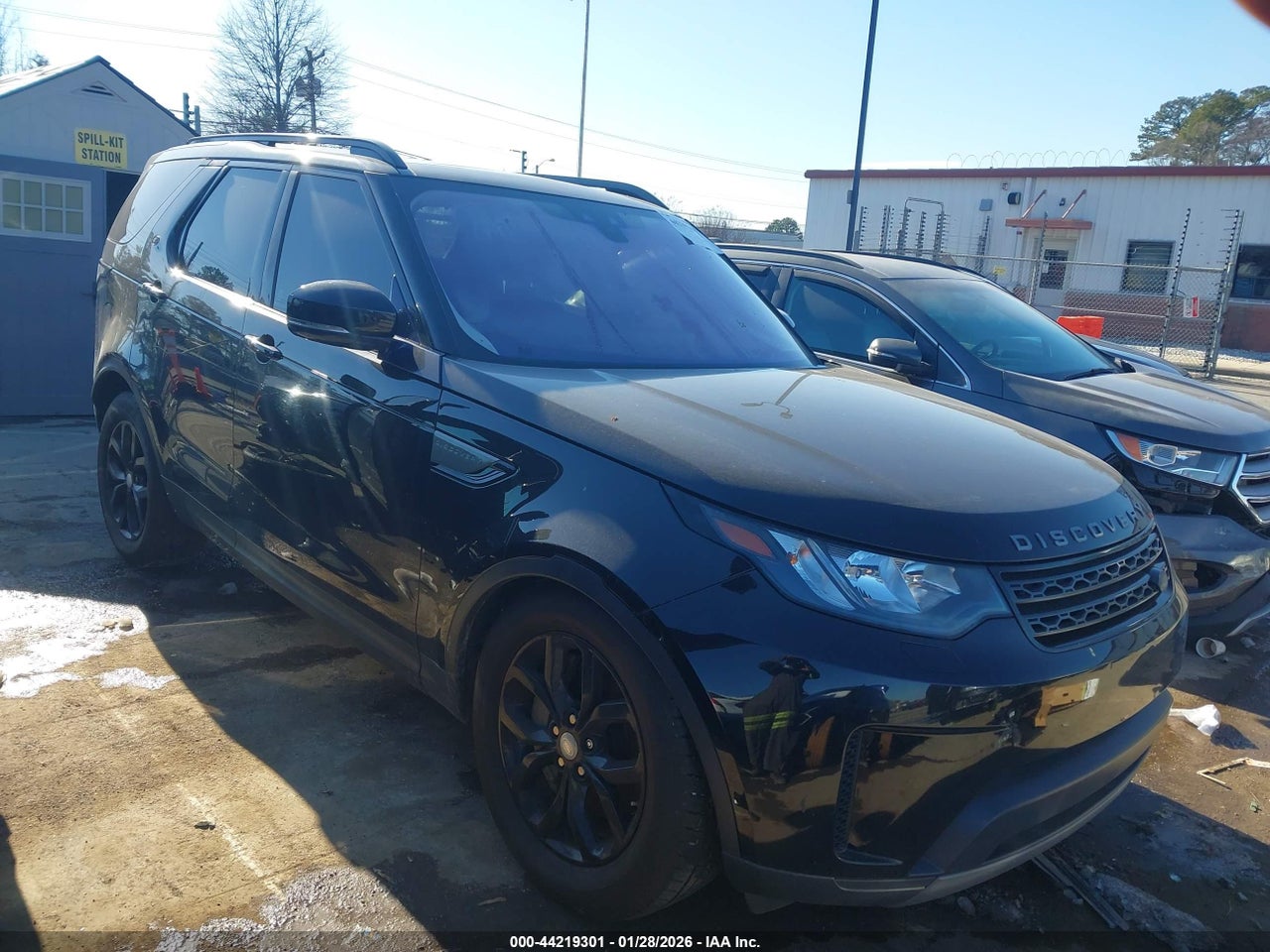SALRG2RV8JA****** · 2018 LAND ROVER DISCOVERY SE