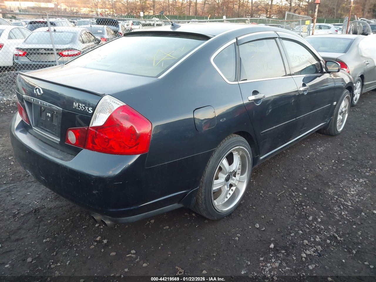 2006 INFINITI M35X · 4/10